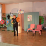 dzieci-ogladaja-teatrzyk