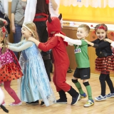 zabawy-taneczne-na-balu-karnawalowym