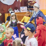 zabawy-taneczne-na-balu-karnawalowym