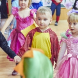 zabawy-taneczne-na-balu-karnawalowym