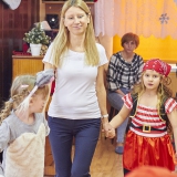 zabawy-taneczne-na-balu-karnawalowym