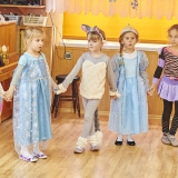 zabawy-taneczne-na-balu-karnawalowym
