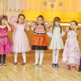 zabawy-taneczne-na-balu-karnawalowym