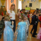 zabawy-taneczne-na-balu-karnawalowym