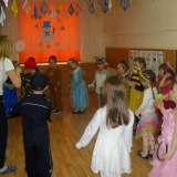 zabawy-taneczne-na-balu-karnawalowym