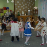 uroczystosc-z-okazji-dnia-babci-i-dziadka-smerfy-skrzaty