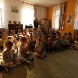 dzieci-sluchaja-koncert
