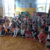 dzieci-sluchaja-koncert