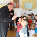dzieci-biora-udzial-w-rekolekcjach-wielkopostnych
