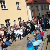 dzieci-wystepuja-na-festynie-parafialnym