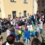 dzieci-wystepuja-na-festynie-parafialnym
