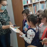dzieci-na-zajeciach-w-bibliotece