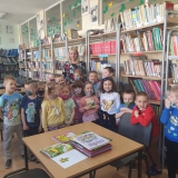 wizyta-dzieci-w-bibliotece
