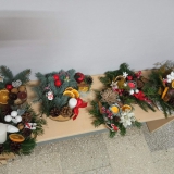 dzieci-robia-stroiki-bozonarodzeniowe