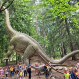 dzieci-w-dino-parku