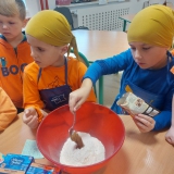 dzien-dyni-smerfy-i-biedronki